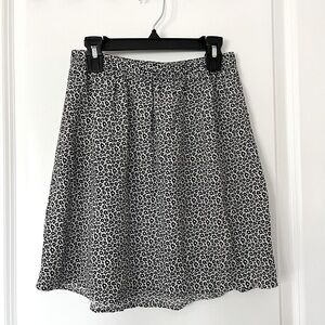 H&M Size 6 Black and White Floral Mini Skirt